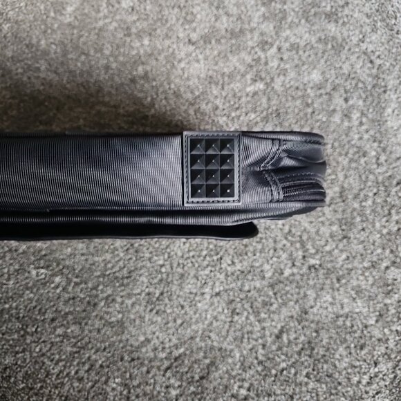 Targus Black Laptop/Electronics Case w.o. Strap - Fits up to 17.5" Laptop - Picture 3 of 7